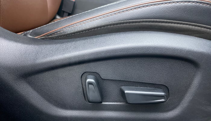 2021 Hyundai ALCAZAR 1.5 SIGNATURE (O) AT 6STR, Diesel, Automatic, 24,395 km, Driver Side Adjustment Panel