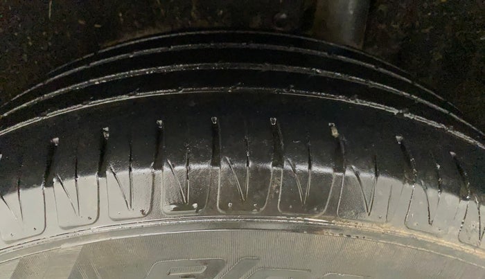 2018 Maruti Vitara Brezza ZDI, Diesel, Manual, 90,675 km, Left Rear Tyre Tread