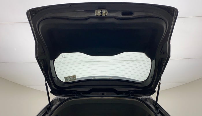 2018 Maruti Vitara Brezza ZDI, Diesel, Manual, 90,675 km, Boot Door Open
