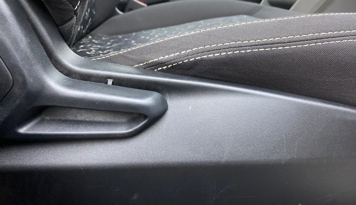 2020 Tata Tiago XE 1.2 REVOTRON, Petrol, Manual, 24,737 km, Driver Side Adjustment Panel