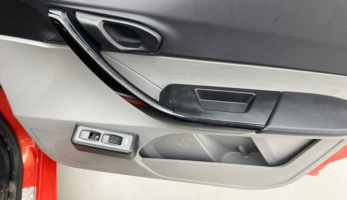 2020 Tata Tiago XE 1.2 REVOTRON, Petrol, Manual, 24,737 km, Right front window switch / handle - Master window function not working