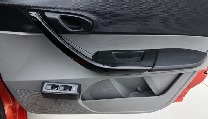 2020 Tata Tiago XE 1.2 REVOTRON, Petrol, Manual, 24,737 km, Driver Side Door Panels Control
