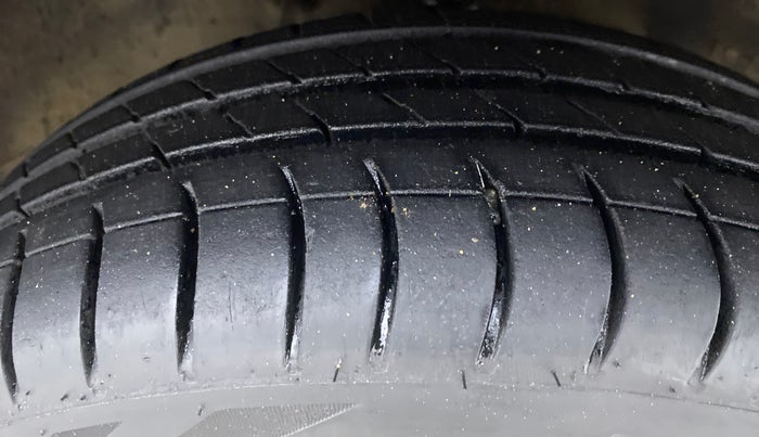 2011 Maruti Alto K10 VXI P, Petrol, Manual, 51,101 km, Right Front Tyre Tread