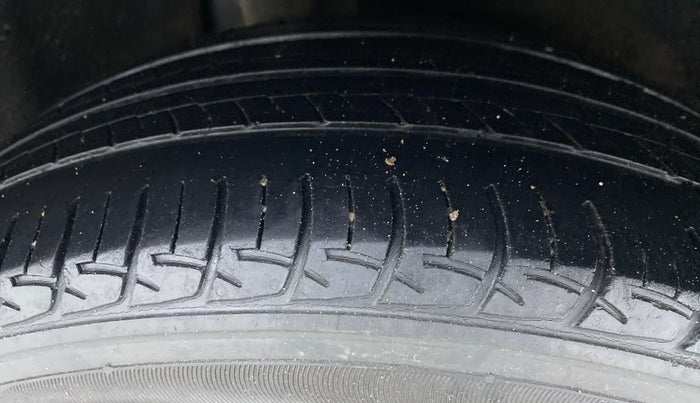 2016 Maruti Baleno DELTA PETROL 1.2, Petrol, Manual, 76,835 km, Right Rear Tyre Tread