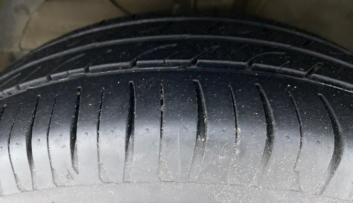 2016 Maruti Baleno DELTA PETROL 1.2, Petrol, Manual, 76,835 km, Left Front Tyre Tread
