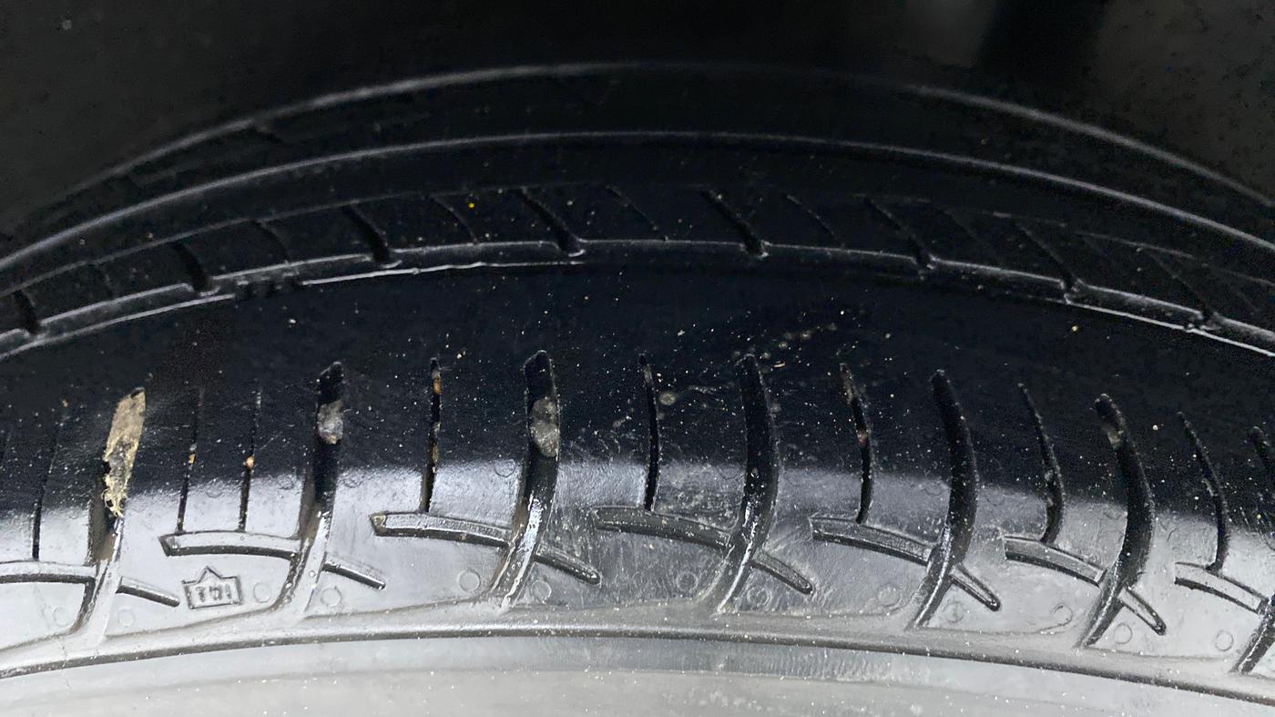 2016 Maruti Baleno DELTA PETROL 1.2, Petrol, Manual, 76,835 km, Left Rear Tyre Tread