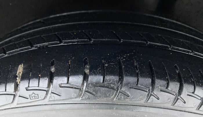 2016 Maruti Baleno DELTA PETROL 1.2, Petrol, Manual, 76,835 km, Left Rear Tyre Tread