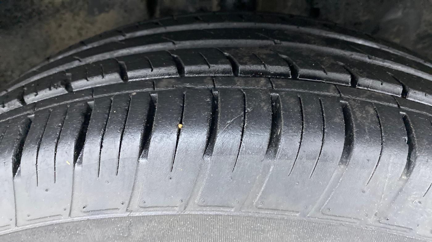 2021 Tata Safari XM 2.0 KRYOTEC, Diesel, Manual, 12,987 km, Right Front Tyre Tread
