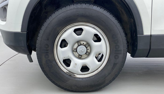 2021 Tata Safari XM 2.0 KRYOTEC, Diesel, Manual, 12,987 km, Left Front Wheel