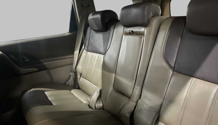 2015 Mahindra XUV500 W10, Diesel, Manual, 61,932 km, Right Side Rear Door Cabin