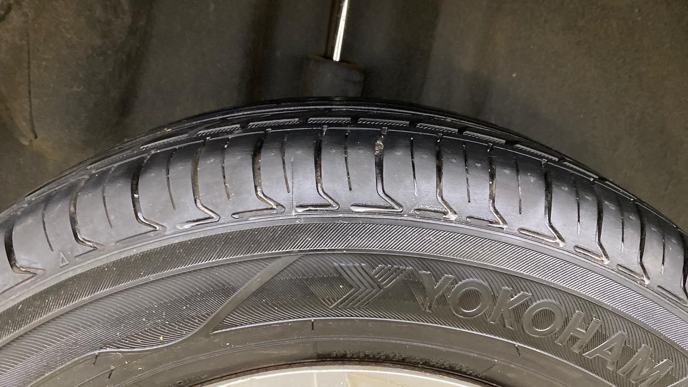 2015 Volkswagen Polo TRENDLINE 1.2L PETROL, Petrol, Manual, 22,605 km, Right Rear Tyre Tread