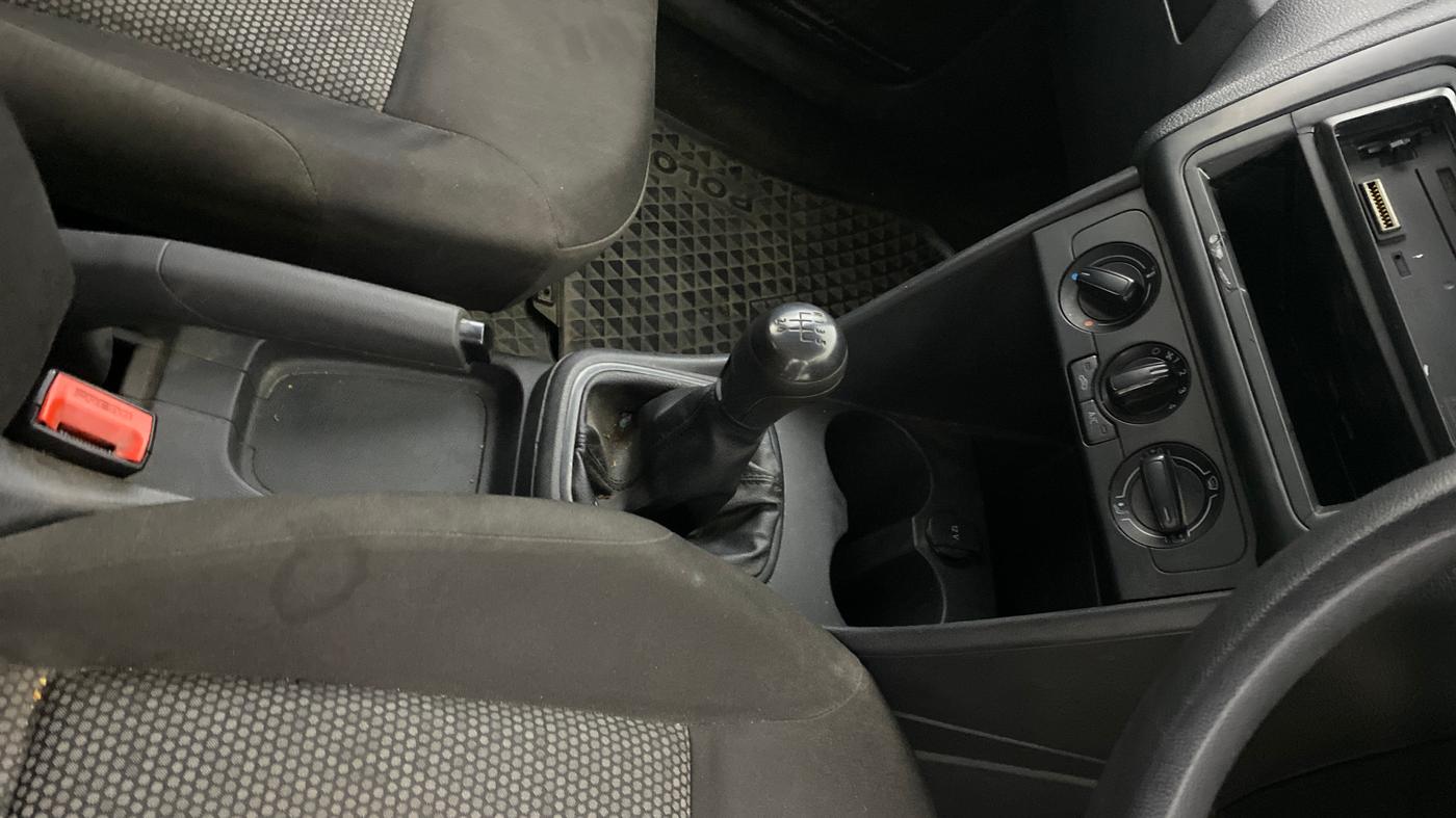 2015 Volkswagen Polo TRENDLINE 1.2L PETROL, Petrol, Manual, 22,605 km, Gear Lever