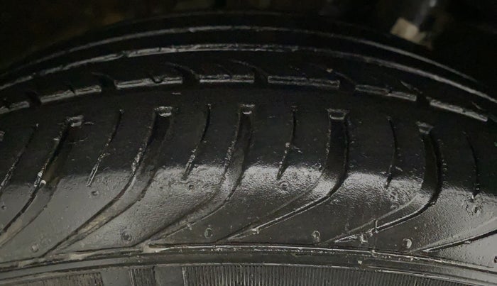 2013 Volkswagen Polo GT TSI 1.2 PETROL AT, Petrol, Automatic, 26,476 km, Right Rear Tyre Tread