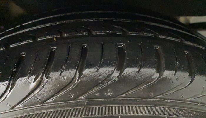2013 Volkswagen Polo GT TSI 1.2 PETROL AT, Petrol, Automatic, 26,476 km, Left Rear Tyre Tread