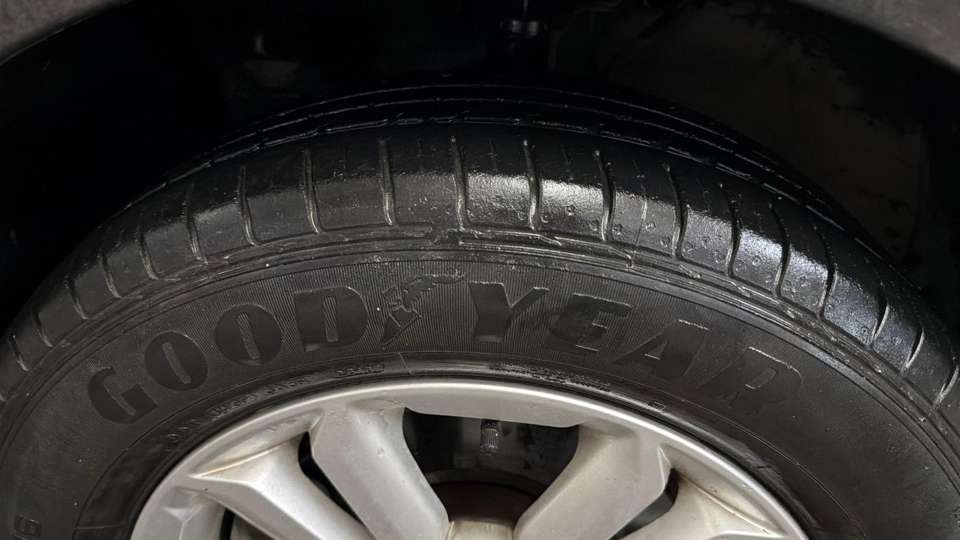 2016 Hyundai Creta SX PLUS 1.6 PETROL, Petrol, Manual, 25,051 km, Left Front Tyre Tread