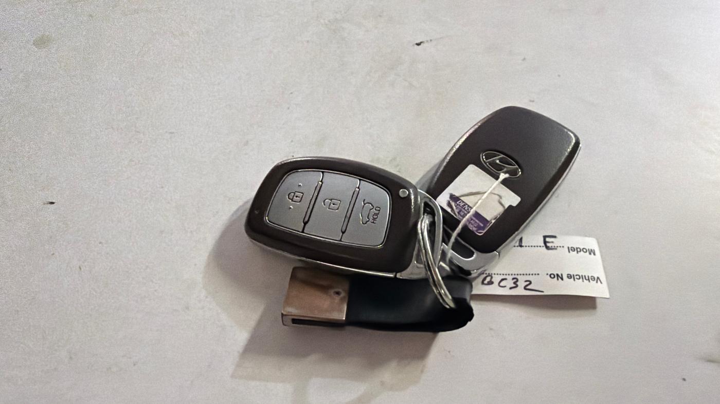 2016 Hyundai Creta SX PLUS 1.6 PETROL, Petrol, Manual, 25,051 km, Key Close Up