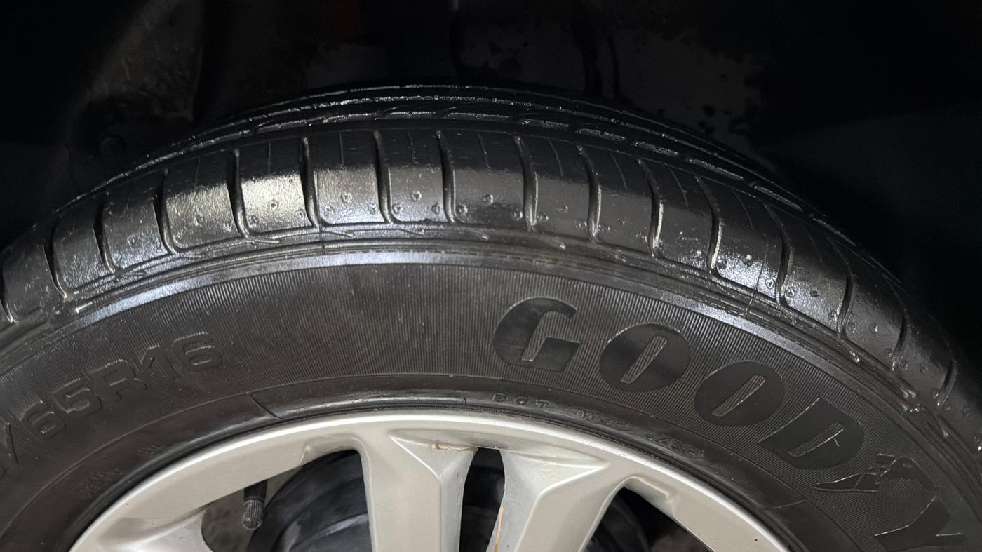 2016 Hyundai Creta SX PLUS 1.6 PETROL, Petrol, Manual, 25,051 km, Right Rear Tyre Tread