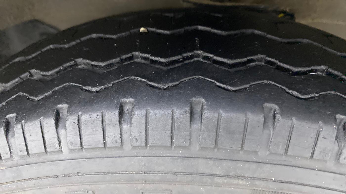 2021 Maruti Eeco 5 STR WITH AC PLUSHTR, Petrol, Manual, 16,049 km, Right Front Tyre Tread
