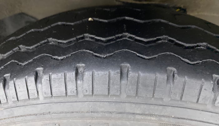 2021 Maruti Eeco 5 STR WITH AC PLUSHTR, Petrol, Manual, 16,049 km, Right Front Tyre Tread