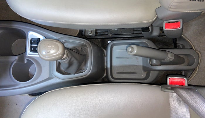 2016 Datsun Redi Go T (O), Petrol, Manual, 42,921 km, Gear Lever