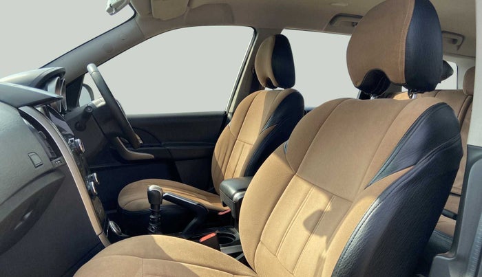 2019 Mahindra XUV500 W7 FWD, Diesel, Manual, 53,290 km, Right Side Front Door Cabin