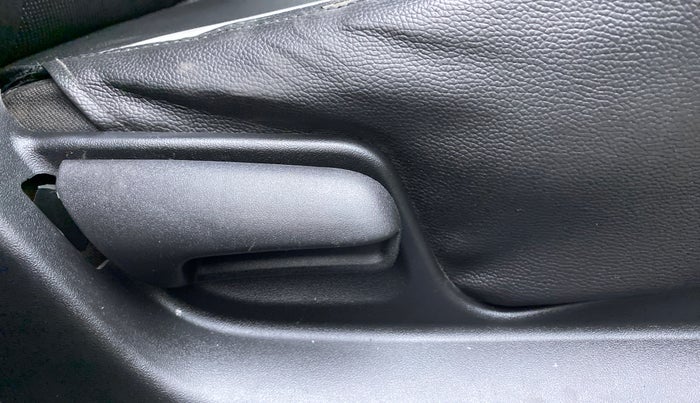 2013 Maruti Swift VXI, Petrol, Manual, 66,929 km, Driver Side Adjustment Panel