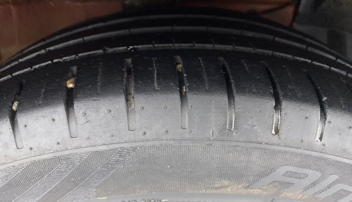 2016 Maruti Ciaz ZDI+ SHVS, Diesel, Manual, 78,822 km, Right Front Tyre Tread