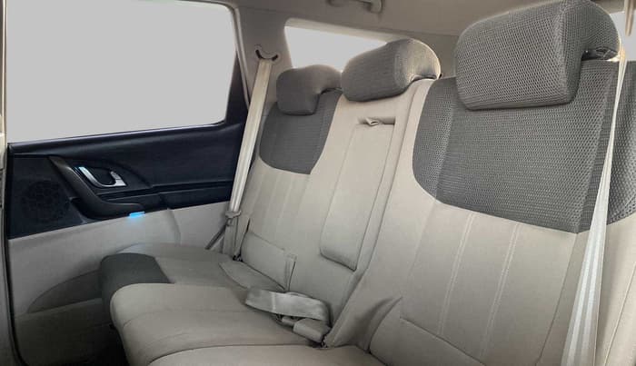 2017 Mahindra XUV500 W6 4X2, Diesel, Manual, 40,928 km, Right Side Rear Door Cabin