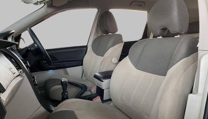 2017 Mahindra XUV500 W6 4X2, Diesel, Manual, 40,928 km, Right Side Front Door Cabin