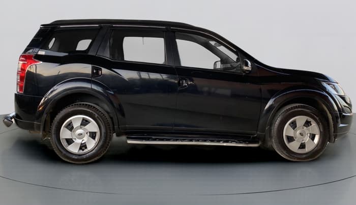 2017 Mahindra XUV500 W6 4X2, Diesel, Manual, 40,928 km, Right Side View
