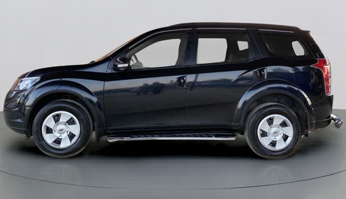 2017 Mahindra XUV500 W6 4X2, Diesel, Manual, 40,928 km, Left Side