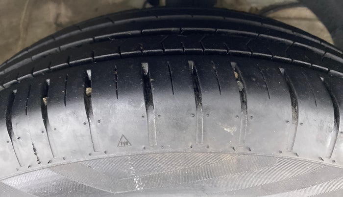 2020 Maruti Swift ZXI, Petrol, Manual, 15,875 km, Right Front Tyre Tread