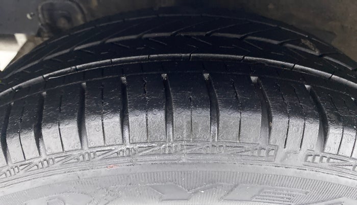 2017 Hyundai Grand i10 SPORTZ (O) 1.2 AT VTVT, Petrol, Automatic, 32,162 km, Right Rear Tyre Tread