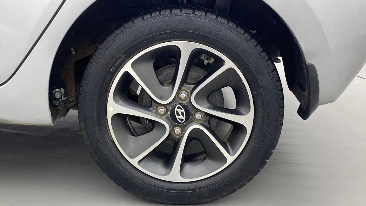 2017 Hyundai Grand i10 SPORTZ (O) 1.2 AT VTVT, Petrol, Automatic, 32,162 km, Left Rear Wheel