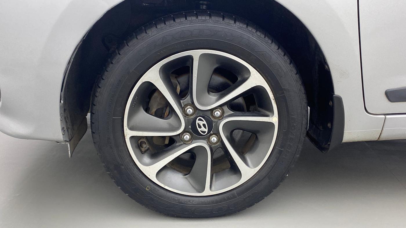 2017 Hyundai Grand i10 SPORTZ (O) 1.2 AT VTVT, Petrol, Automatic, 32,162 km, Left Front Wheel