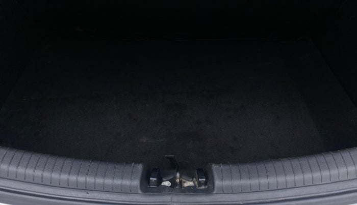 2017 Hyundai Grand i10 SPORTZ (O) 1.2 AT VTVT, Petrol, Automatic, 32,162 km, Boot Inside