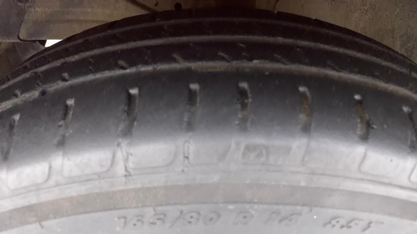2019 Maruti Swift VXI AMT, Petrol, Automatic, 34,170 km, Left Front Tyre Tread