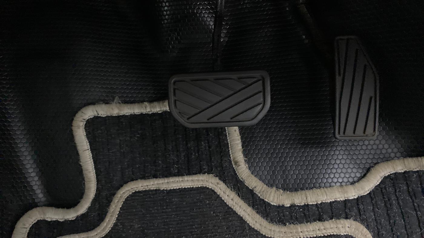 2019 Maruti Swift VXI AMT, Petrol, Automatic, 34,170 km, Pedals