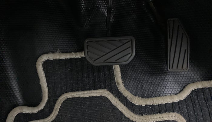 2019 Maruti Swift VXI AMT, Petrol, Automatic, 34,170 km, Pedals