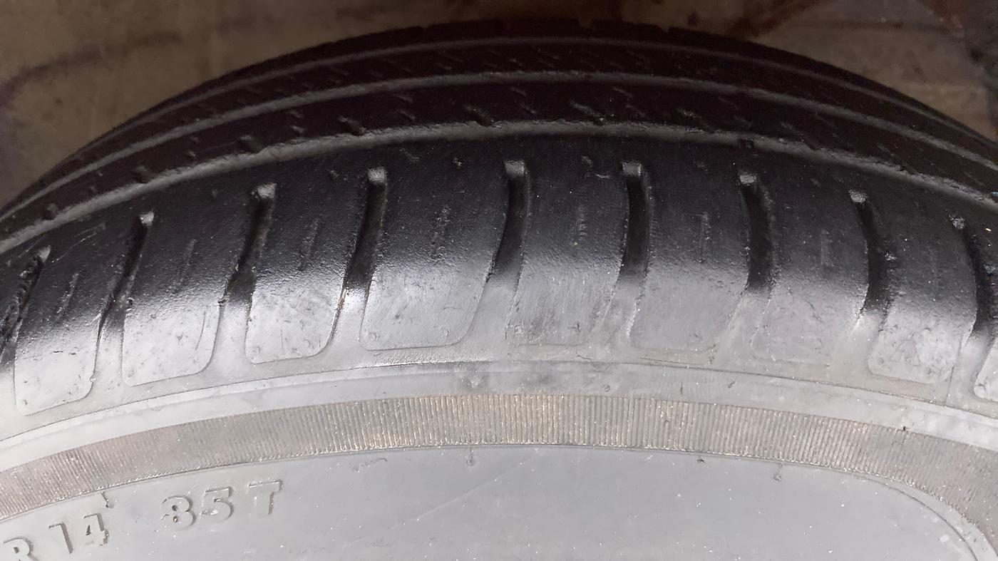 2019 Maruti Swift VXI AMT, Petrol, Automatic, 34,170 km, Right Front Tyre Tread