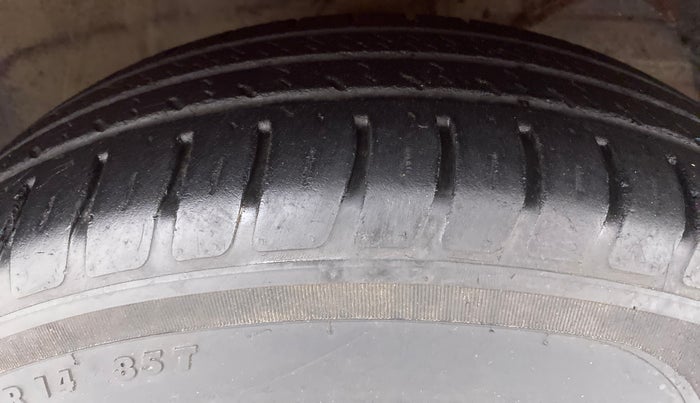 2019 Maruti Swift VXI AMT, Petrol, Automatic, 34,170 km, Right Front Tyre Tread