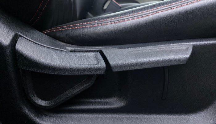 2020 KIA SONET HTX 1.0 IMT, Petrol, Manual, 35,153 km, Driver Side Adjustment Panel