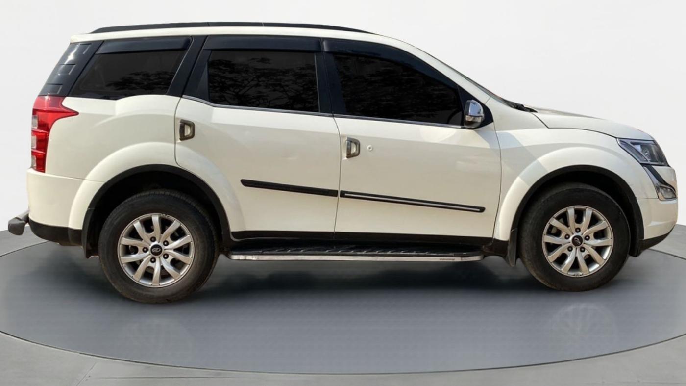 2016 Mahindra XUV500 W10 AT, Diesel, Automatic, 77,839 km, Right Side View