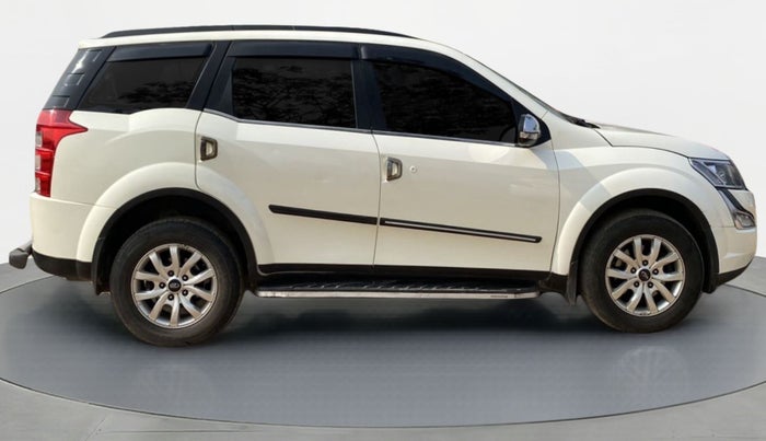 2016 Mahindra XUV500 W10 AT, Diesel, Automatic, 77,839 km, Right Side View
