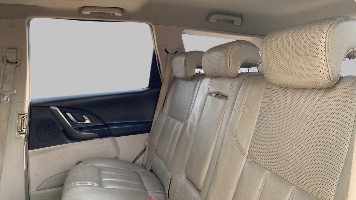 2016 Mahindra XUV500 W10 AT, Diesel, Automatic, 77,839 km, Right Side Rear Door Cabin