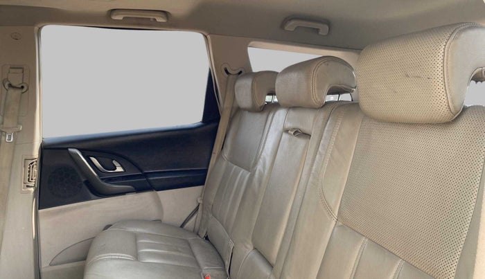 2016 Mahindra XUV500 W10 AT, Diesel, Automatic, 77,839 km, Right Side Rear Door Cabin