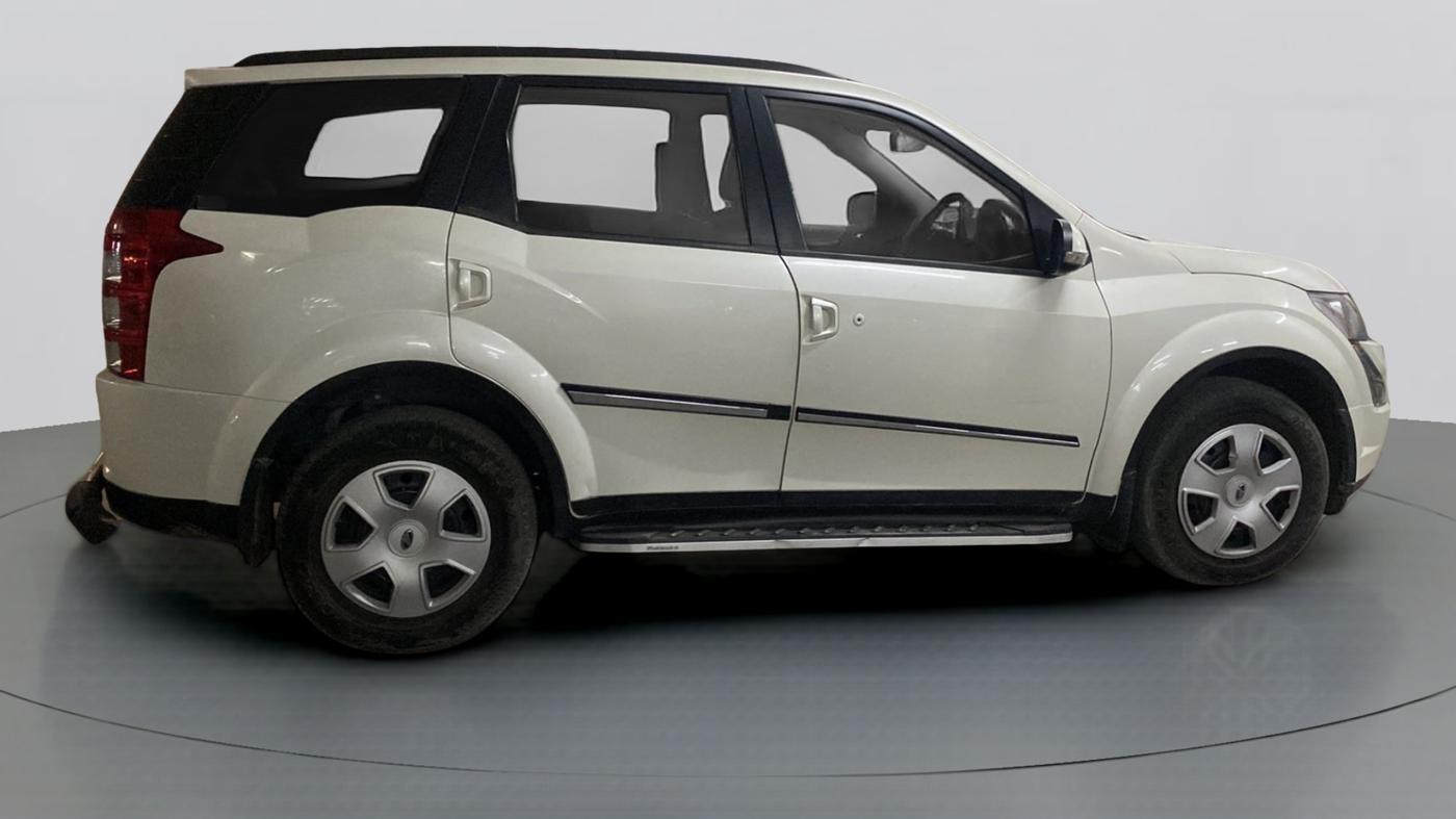 2016 Mahindra XUV500 W6 4X2, Diesel, Manual, 94,606 km, Right Side View