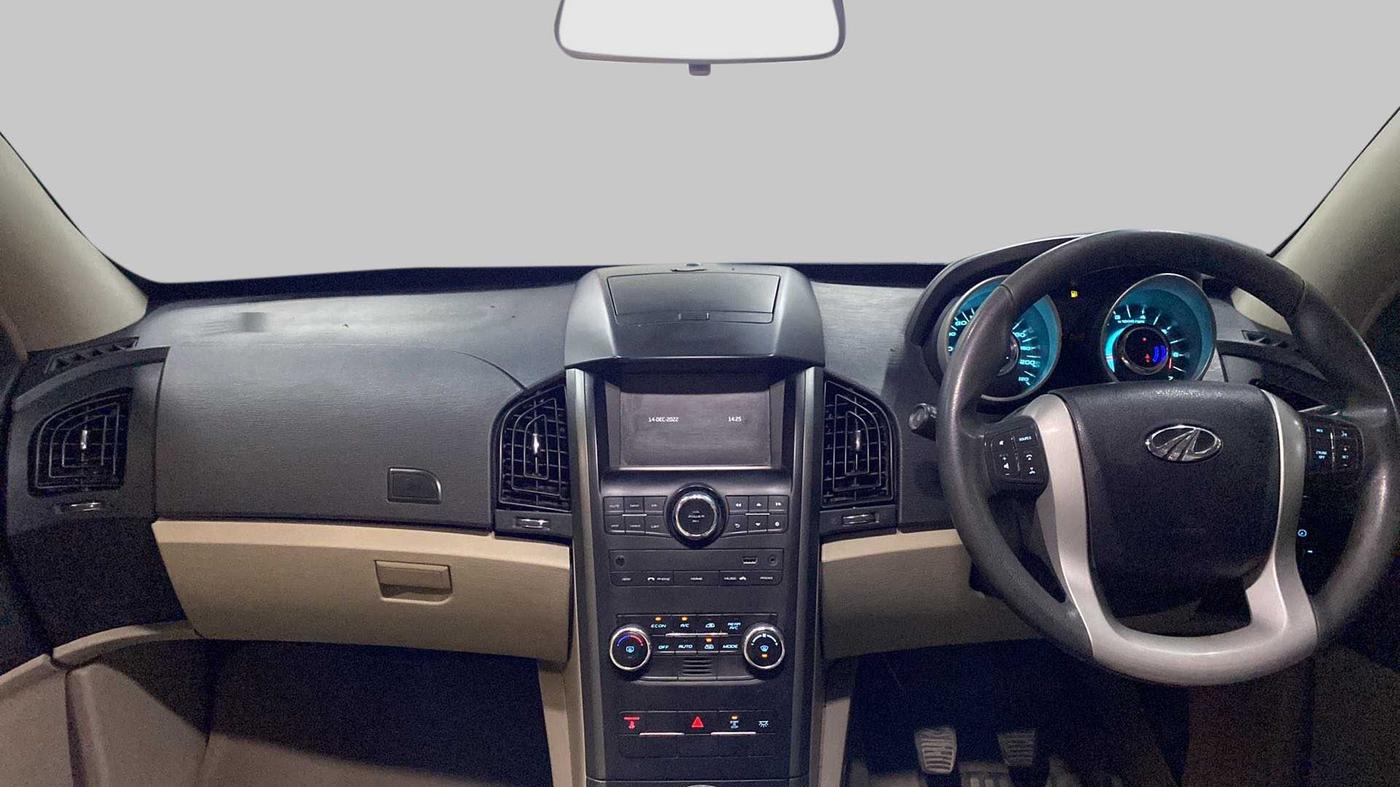 2016 Mahindra XUV500 W6 4X2, Diesel, Manual, 94,606 km, Dashboard