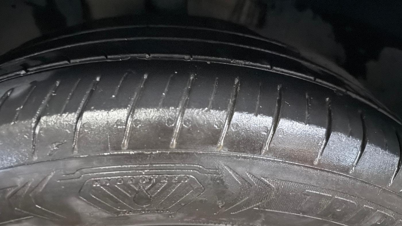 2022 Volkswagen TAIGUN TOPLINE 1.0 TSI AT, Petrol, Automatic, 89,372 km, Left Front Tyre Tread