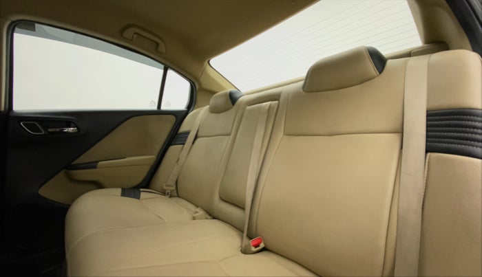 2017 Honda City V MT PETROL, Petrol, Manual, 68,137 km, Right Side Rear Door Cabin